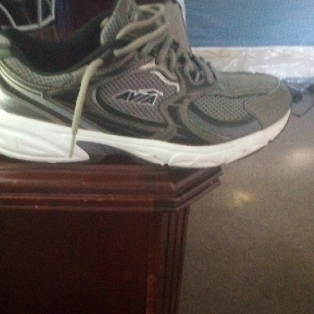 Avia Men's Gray and White Athletic Shoes